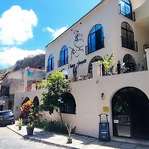 Hotel Chateau Georgette, Pombas